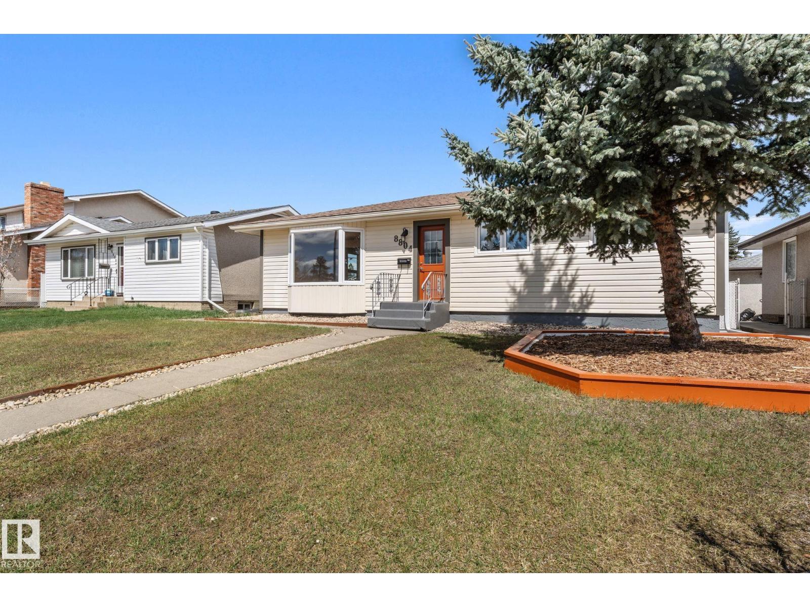 8804 135 AV NW, Edmonton