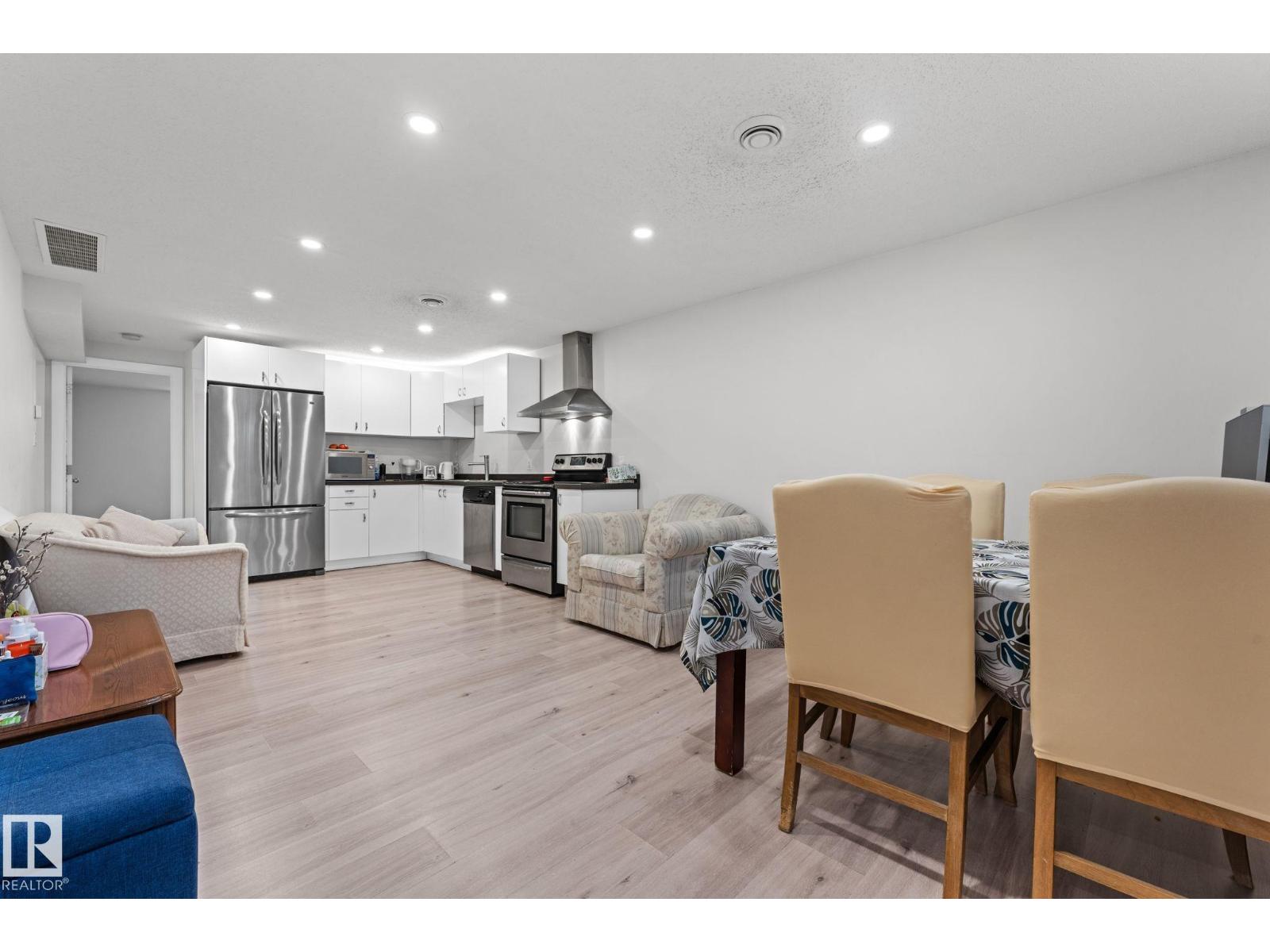 8804 135 AV NW, Edmonton