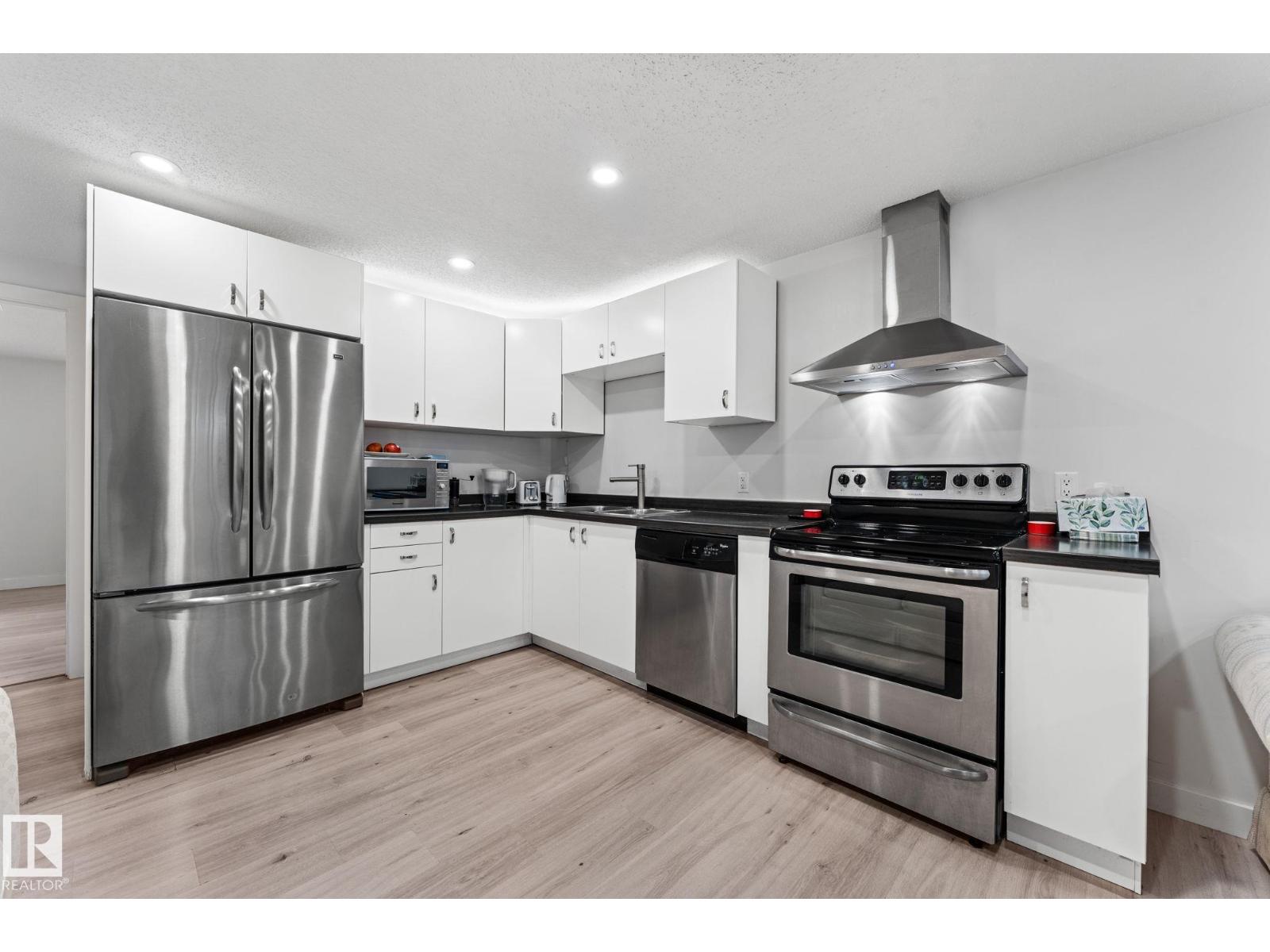 8804 135 AV NW, Edmonton