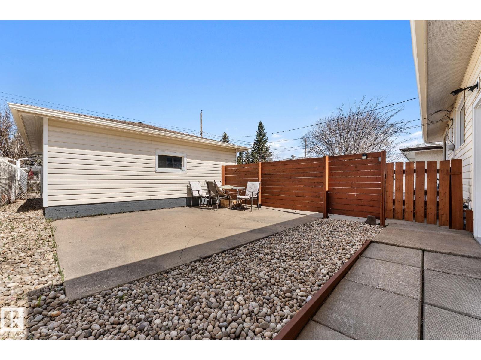 8804 135 AV NW, Edmonton