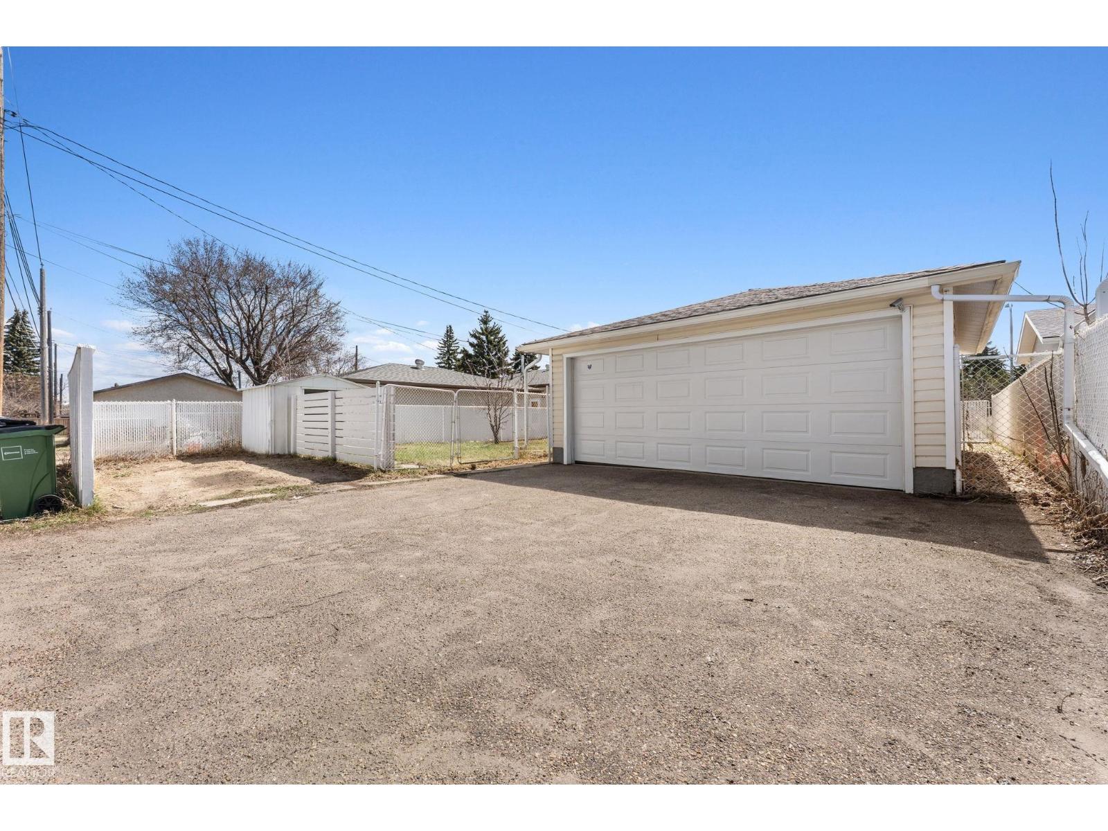 8804 135 AV NW, Edmonton