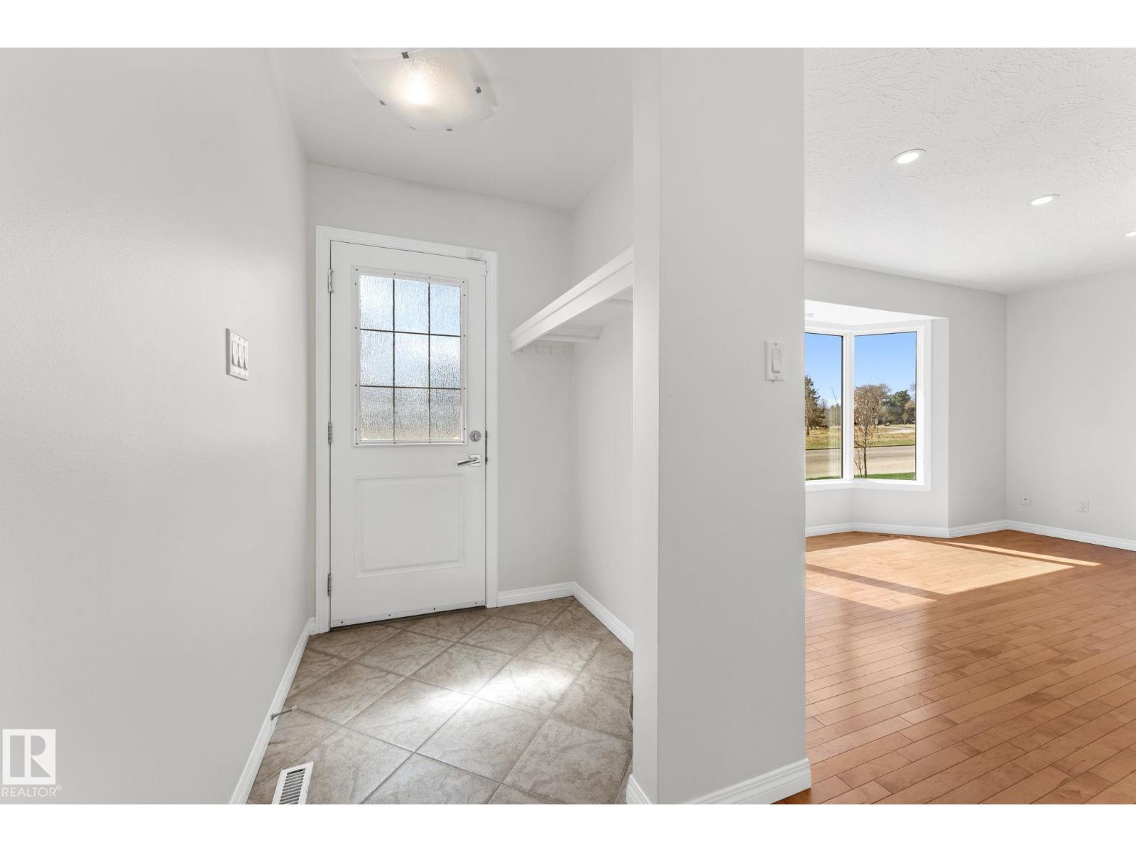 8804 135 AV NW, Edmonton
