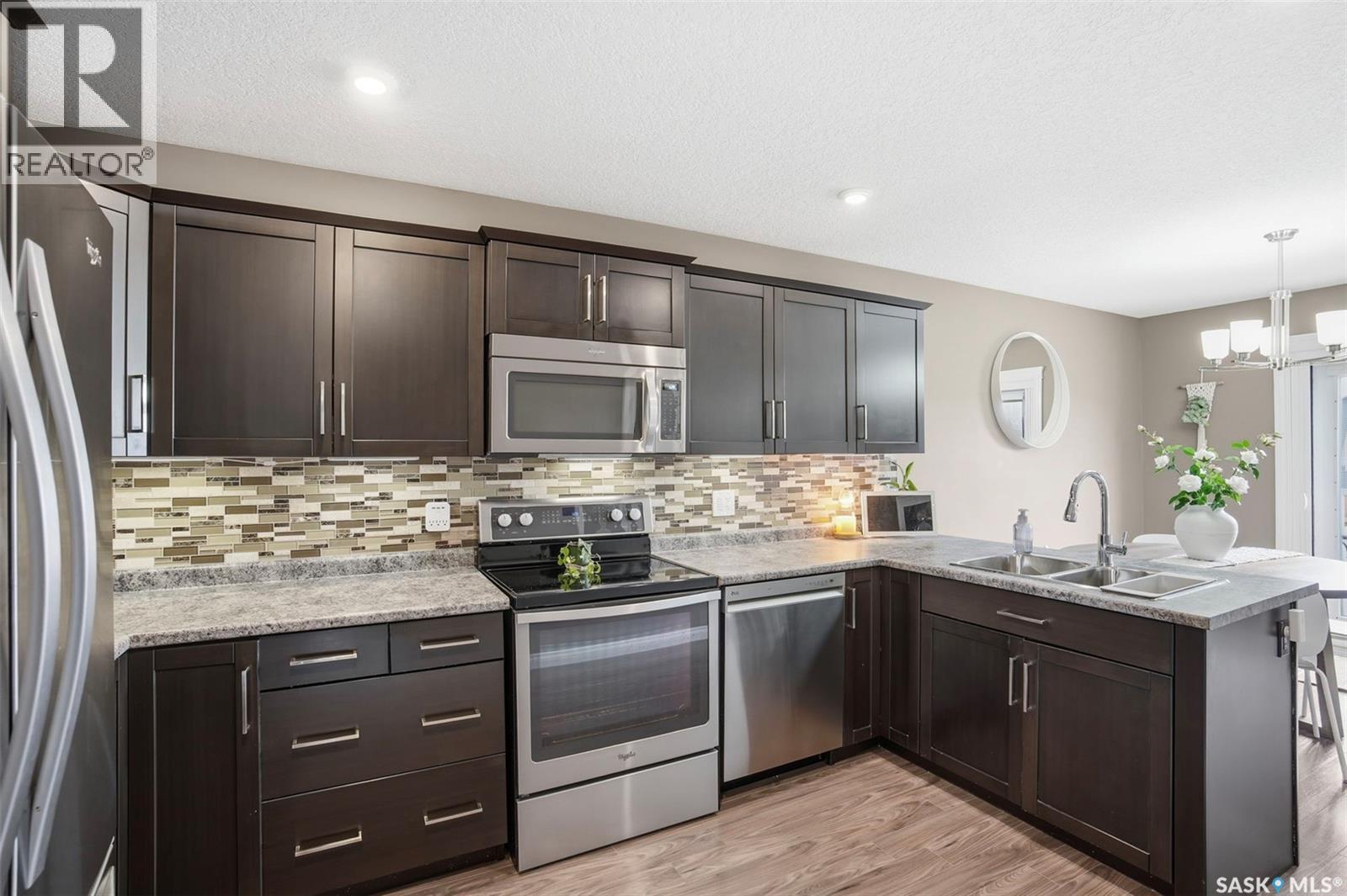 304 Martens AVENUE - photo 4