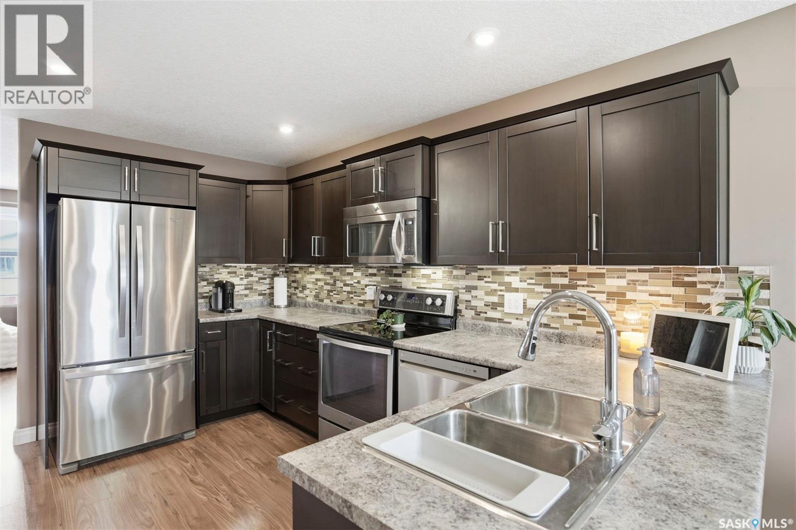 304 Martens AVENUE - photo 5