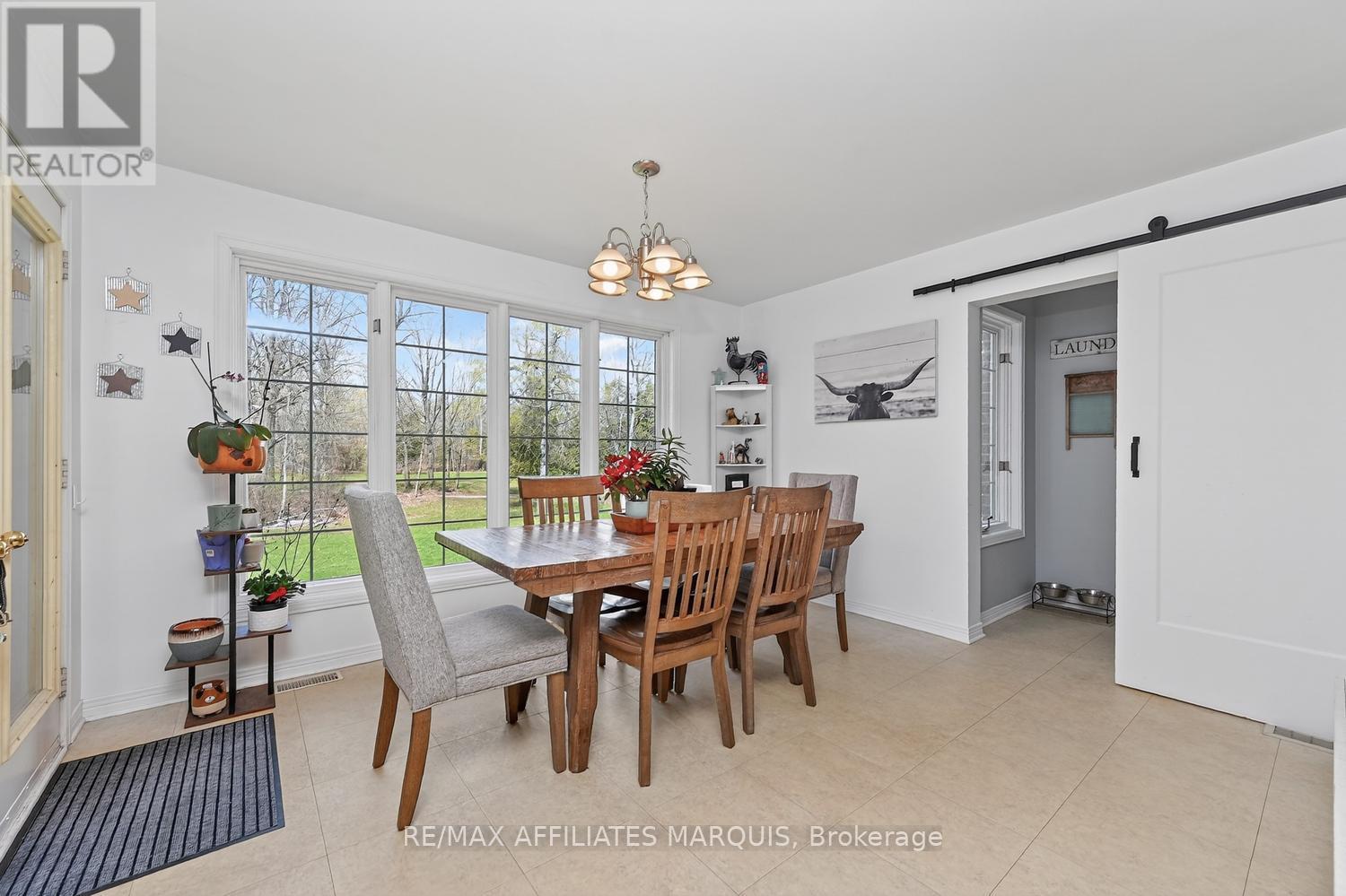 8 TUDOR CIRCLE - 17
