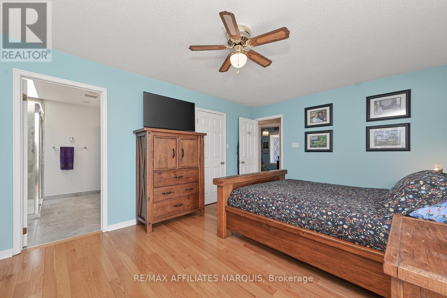 8 TUDOR CIRCLE - 20