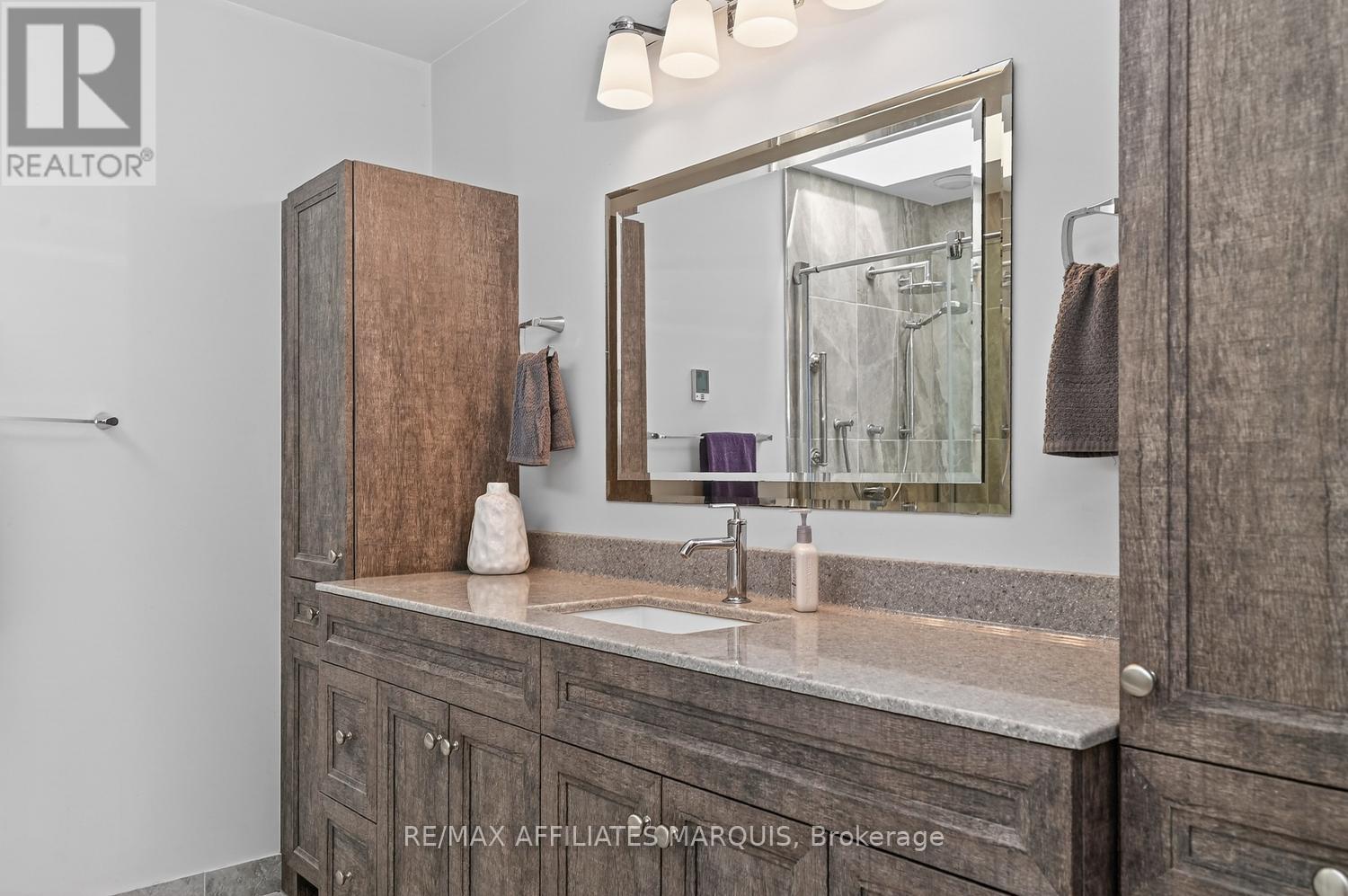 8 TUDOR CIRCLE - 22