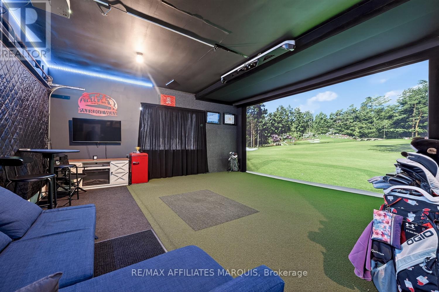 8 TUDOR CIRCLE - 31