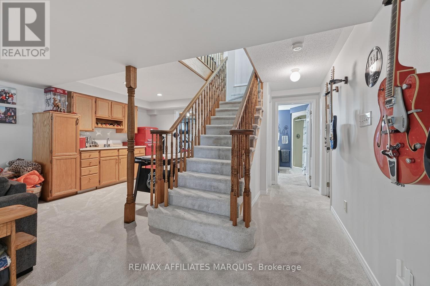 8 TUDOR CIRCLE - 33