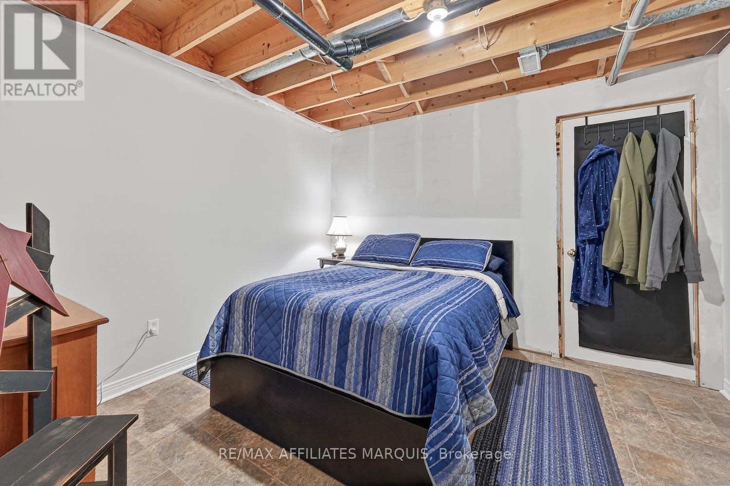 8 TUDOR CIRCLE - 38
