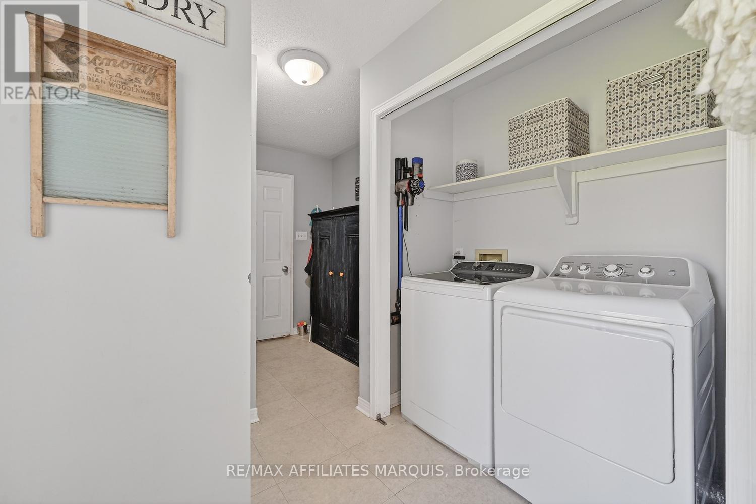 8 TUDOR CIRCLE - 41