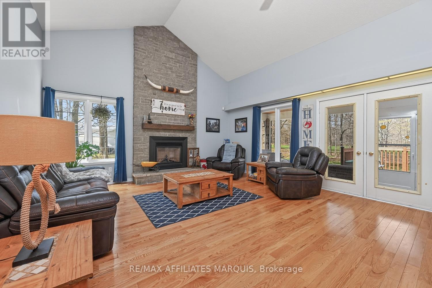 8 TUDOR CIRCLE - 9
