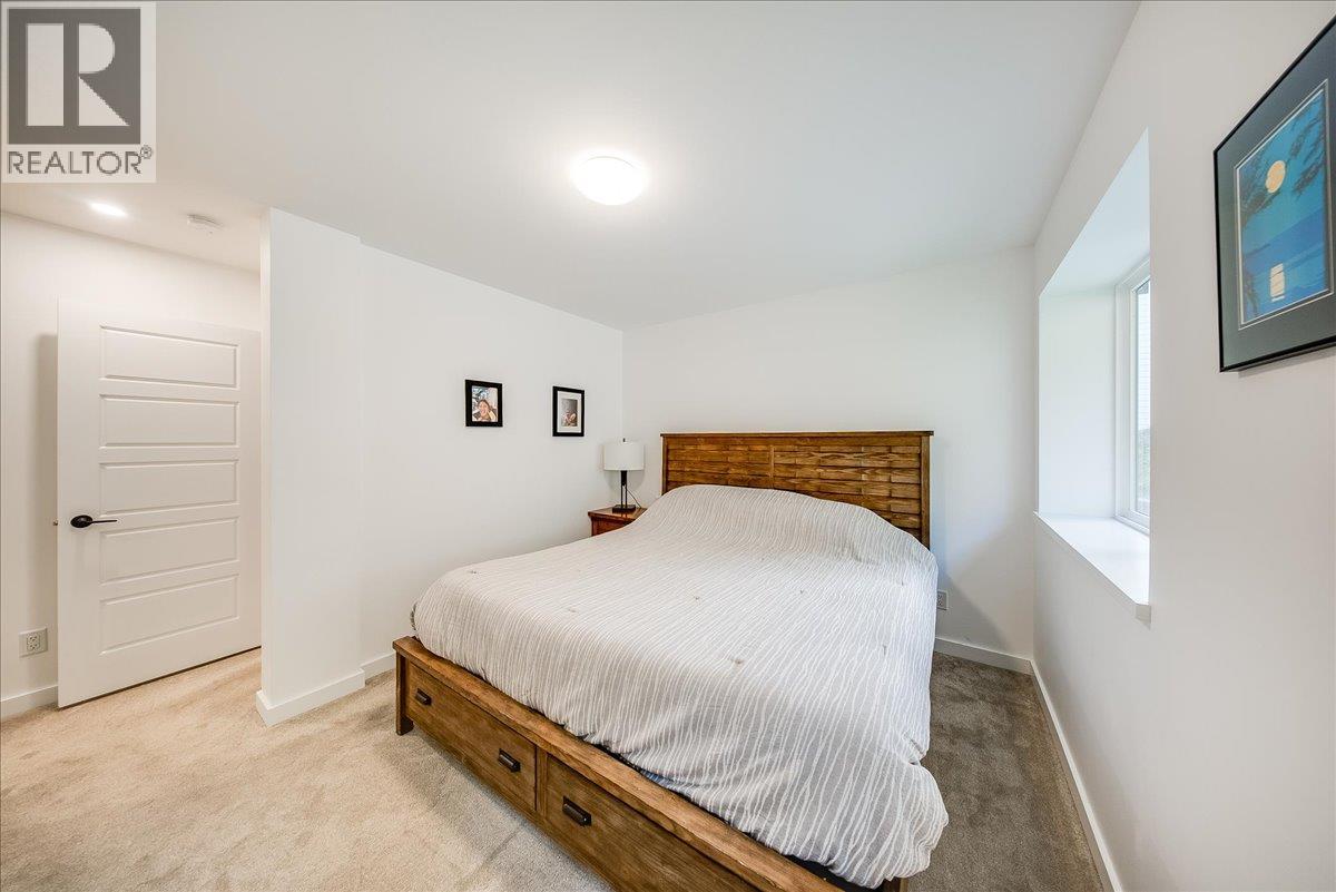 934 REDSTONE Drive - 24