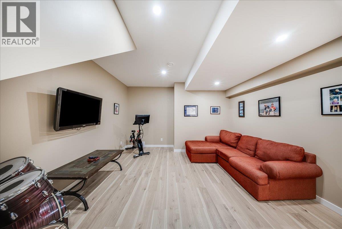 934 REDSTONE Drive - 44
