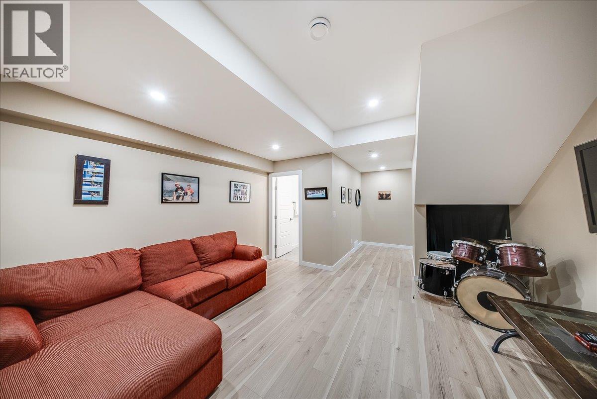 934 REDSTONE Drive - 46