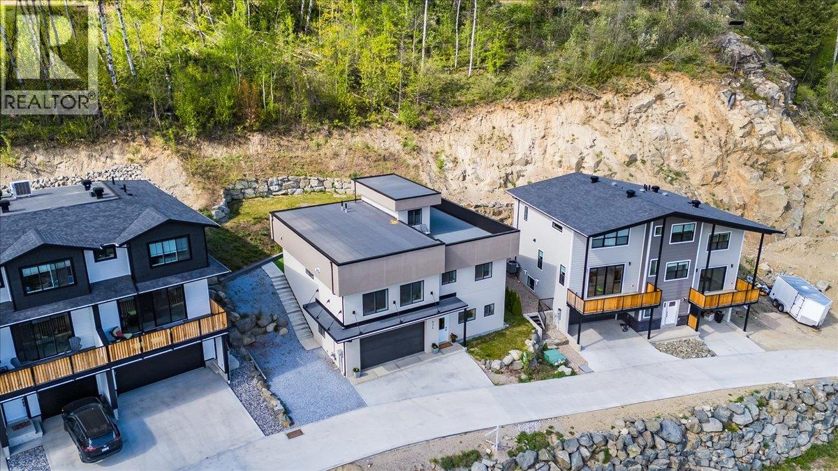934 REDSTONE Drive - 52