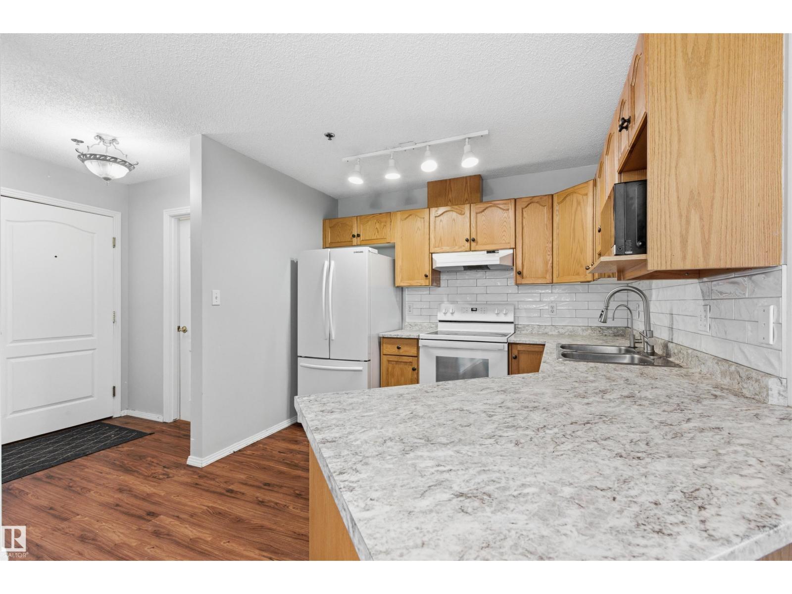 #201 9640 105 ST NW, Edmonton