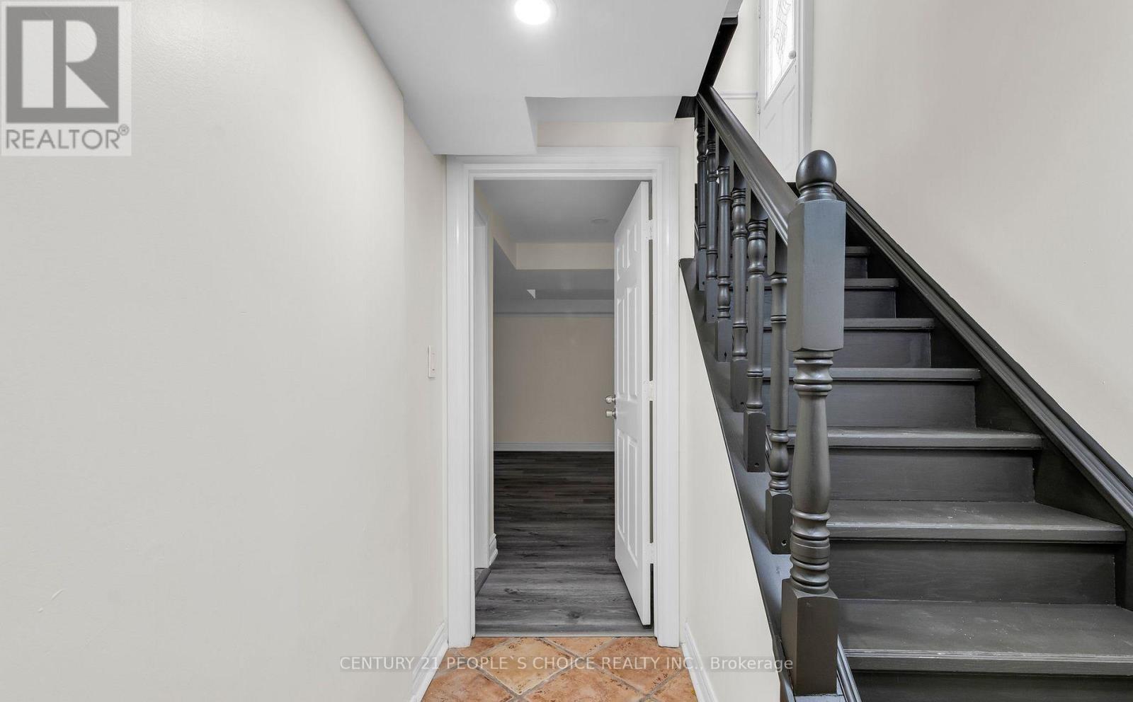 46 STUDEBAKER TRAIL - 31