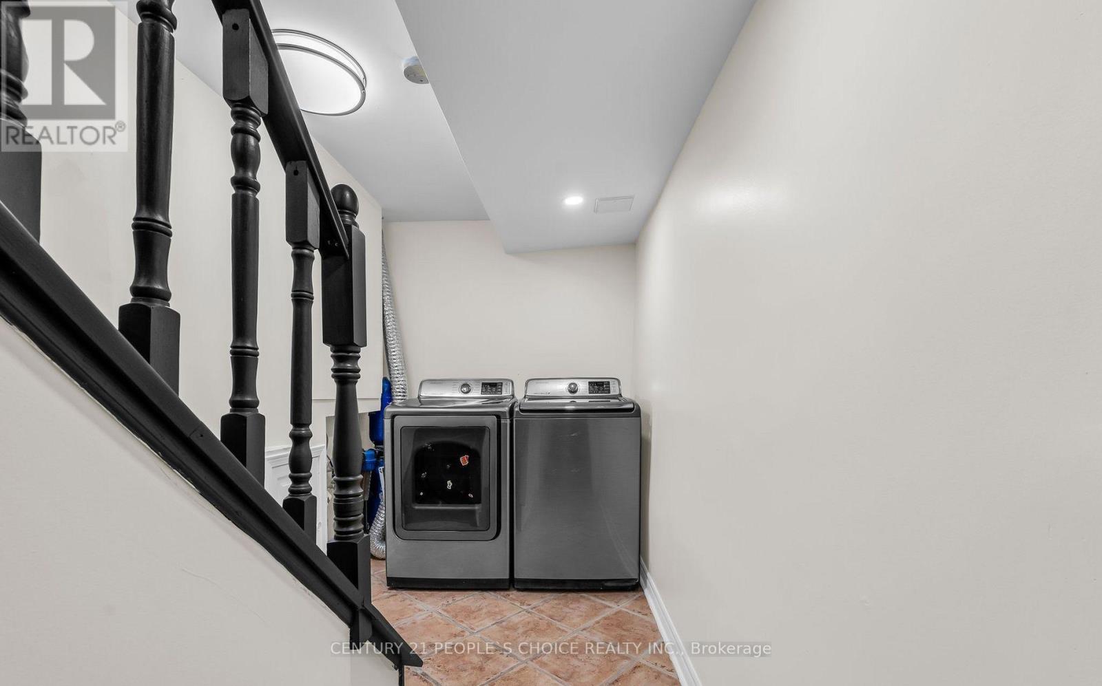 46 STUDEBAKER TRAIL - 32