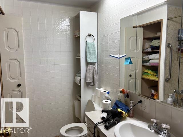 4809 53 ave - 18