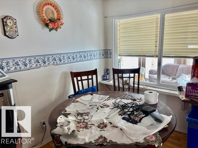 4809 53 ave - 10