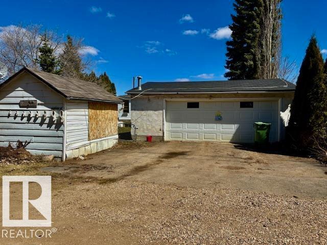 4809 53 ave - 24