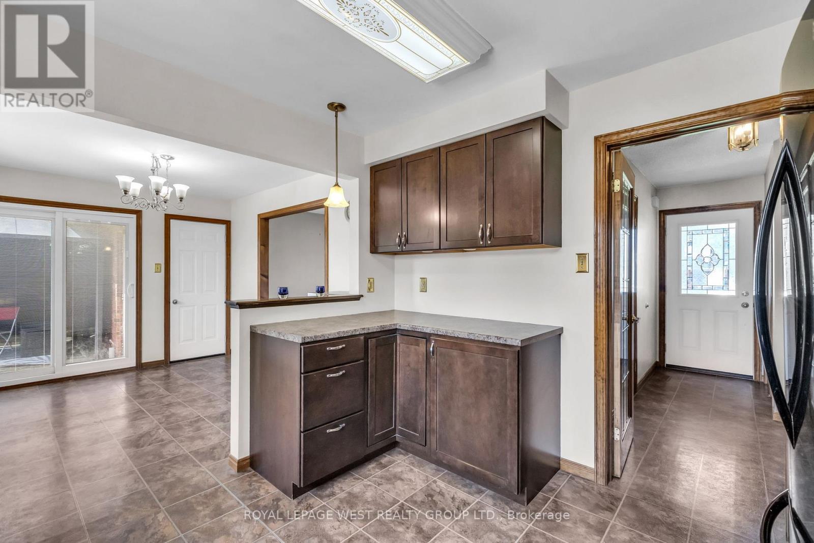 12 BANBURRY CRESCENT - 12