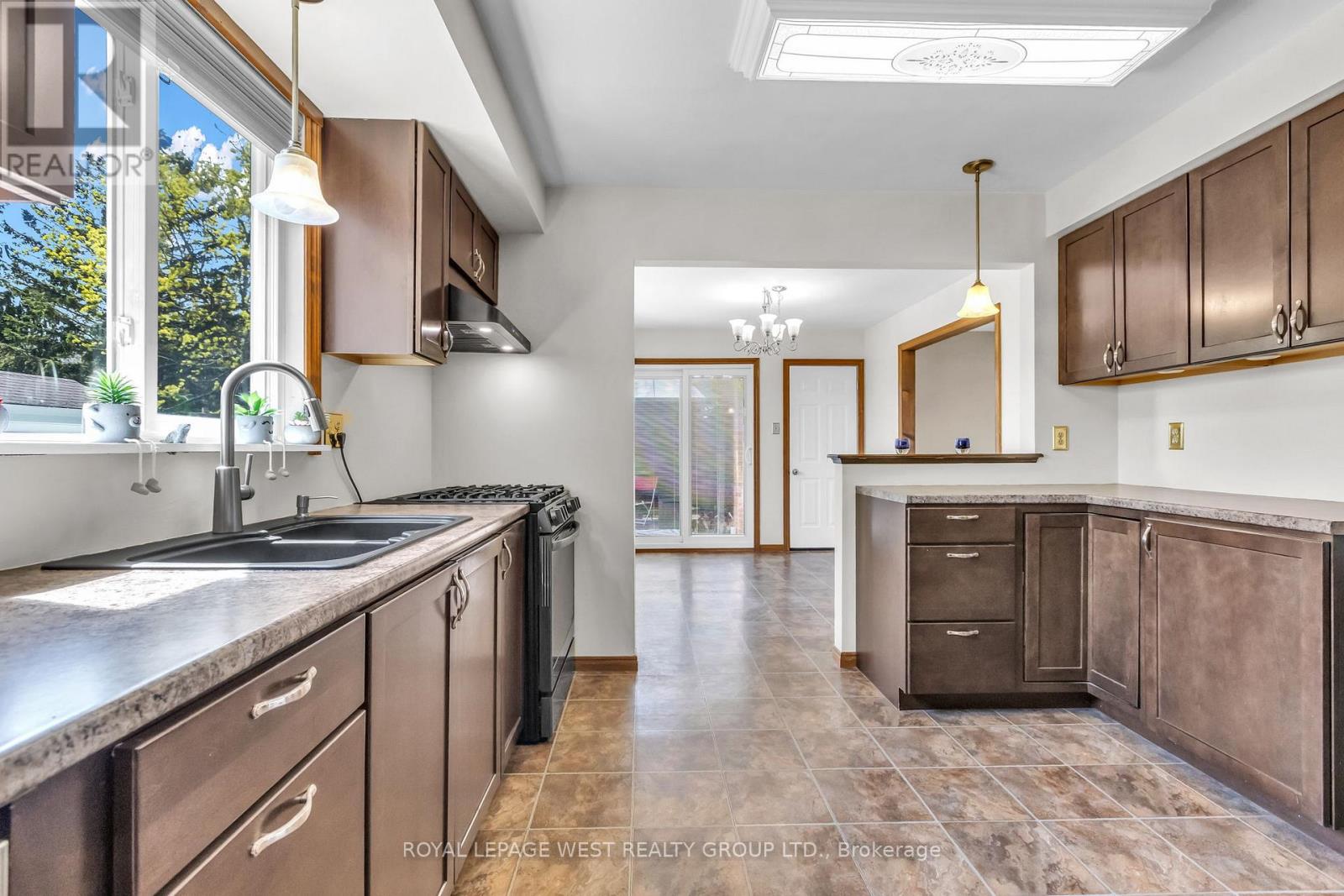 12 BANBURRY CRESCENT - 13