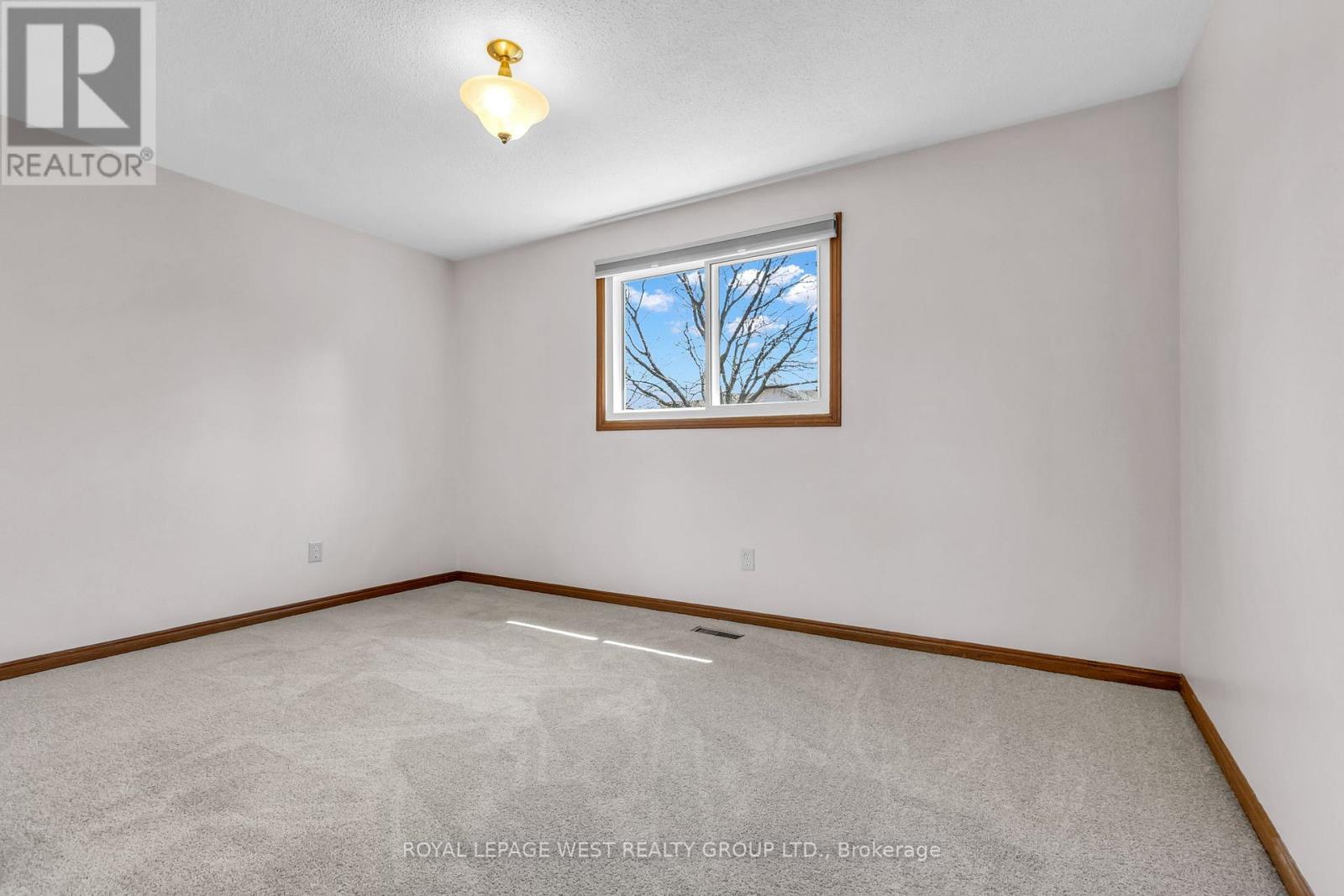 12 BANBURRY CRESCENT - 24