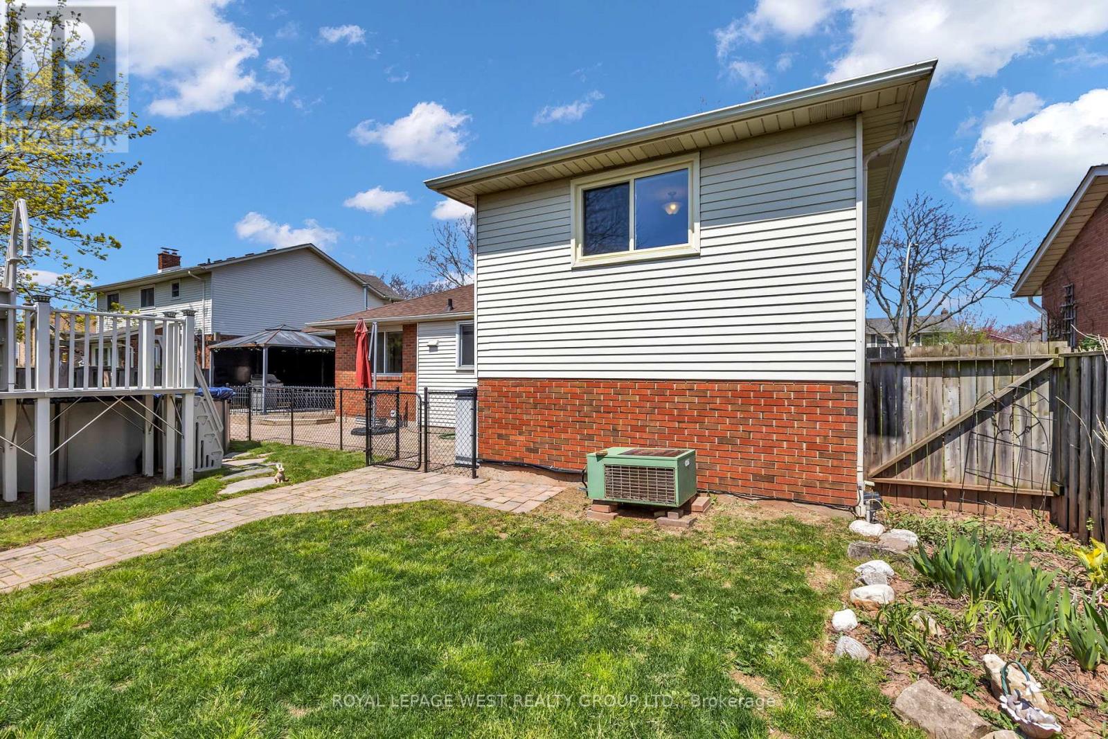 12 BANBURRY CRESCENT - 33