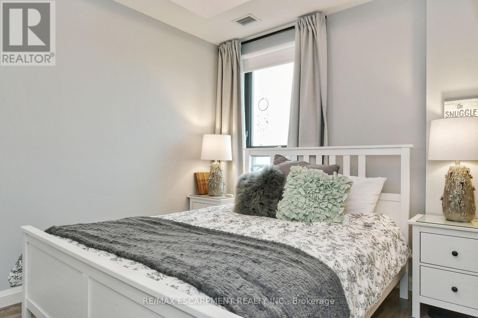 #903 112 KING STREET E - 15