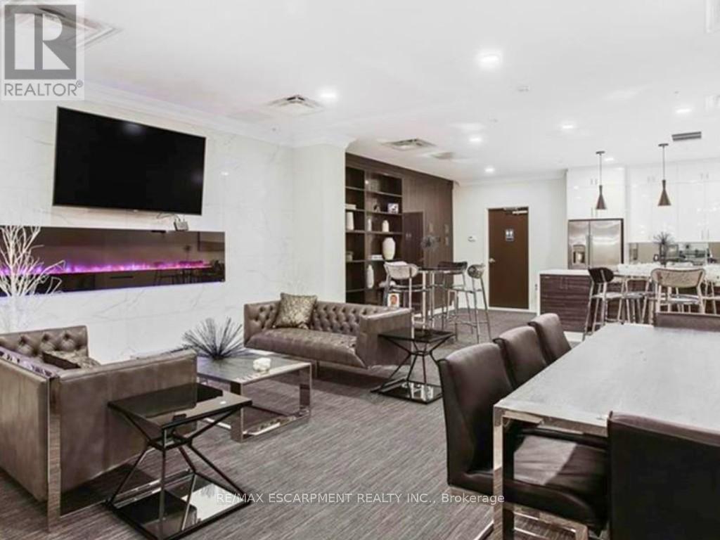 #903 112 KING STREET E - 18