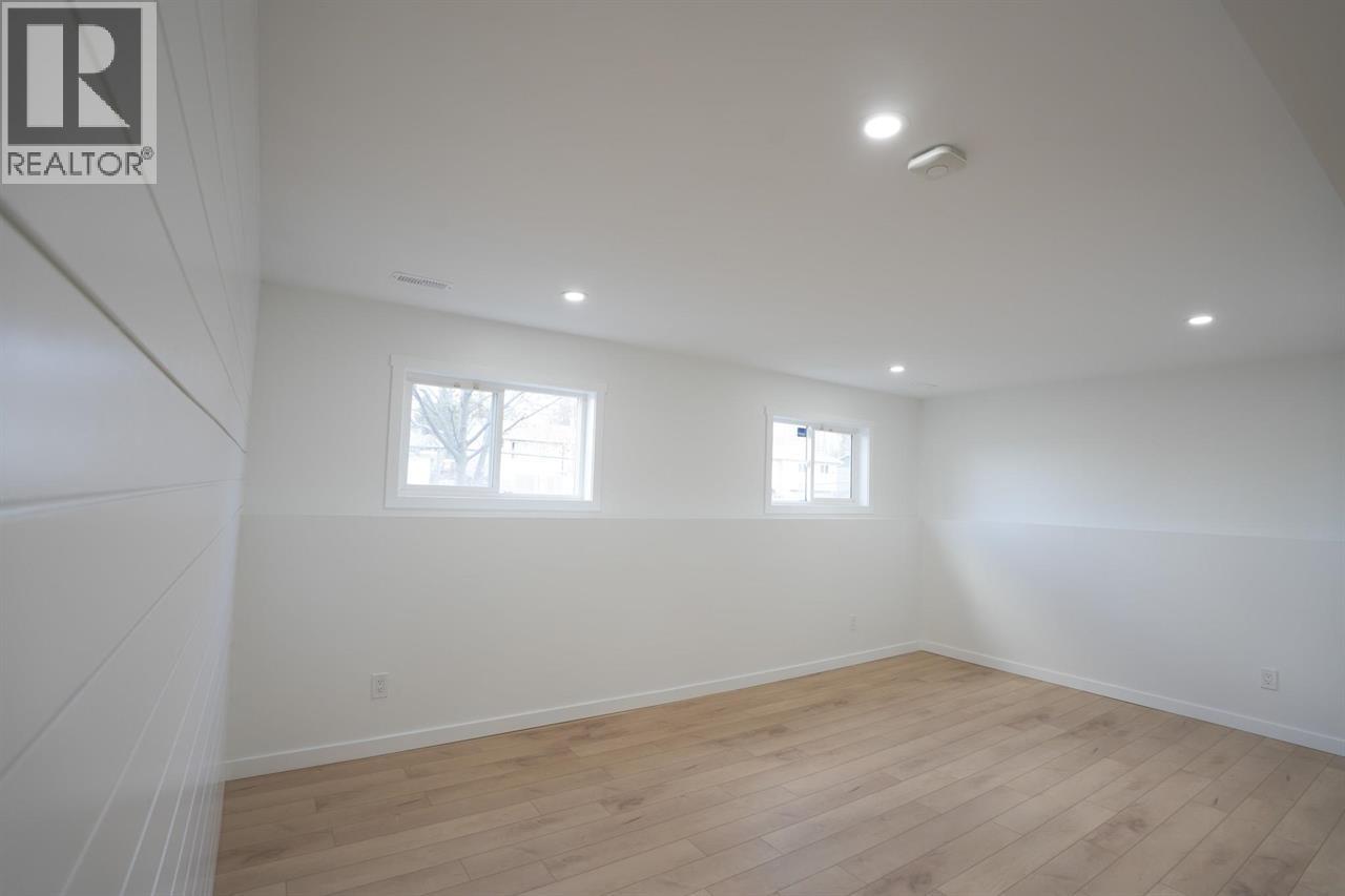1497 MCCULLAGH AVENUE - 12