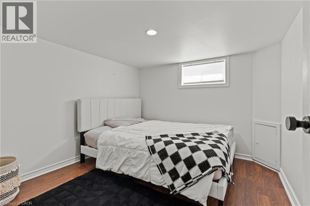33 HUXLEY Avenue N - 20