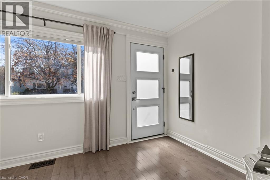 33 HUXLEY Avenue N - 3