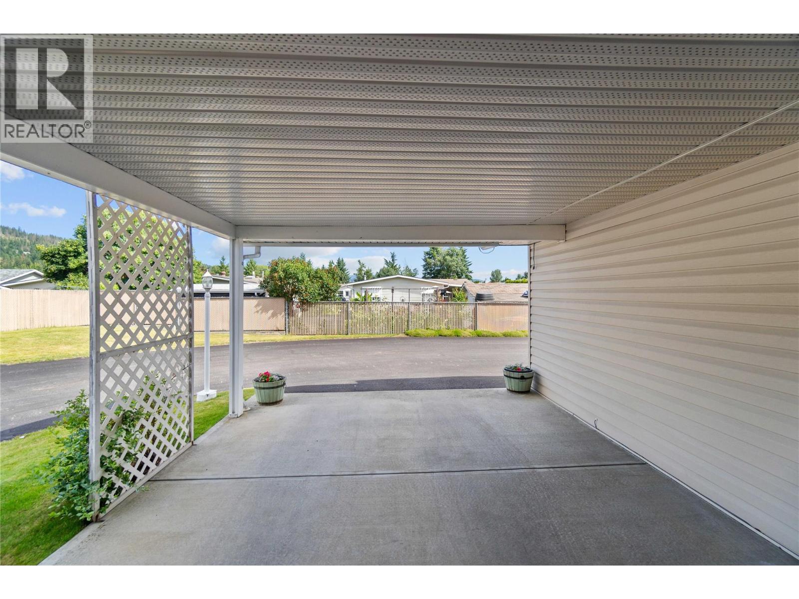#11 153 Salmon Arm Drive - 30