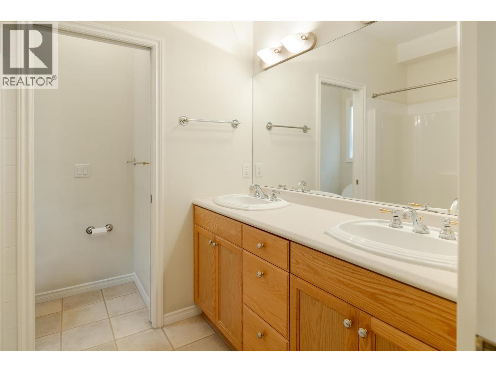 377 MCCARREN Avenue - 17