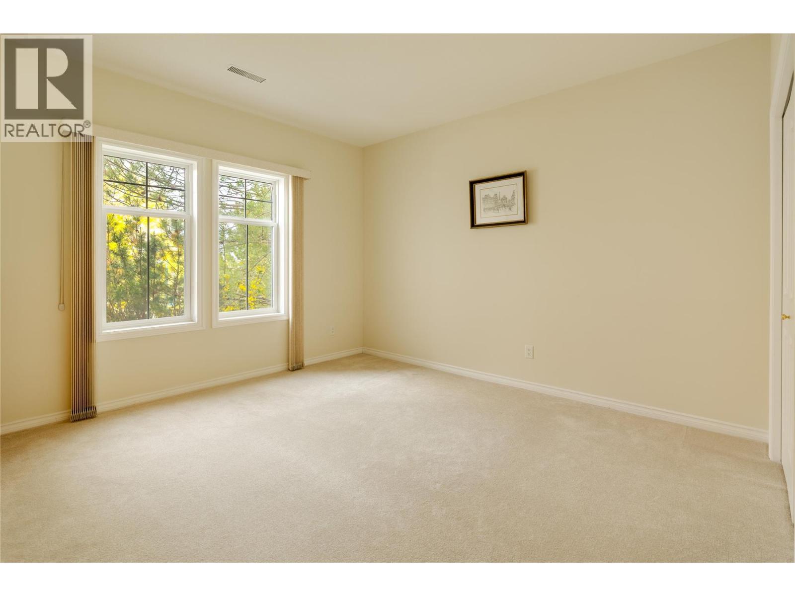 377 MCCARREN Avenue - 19