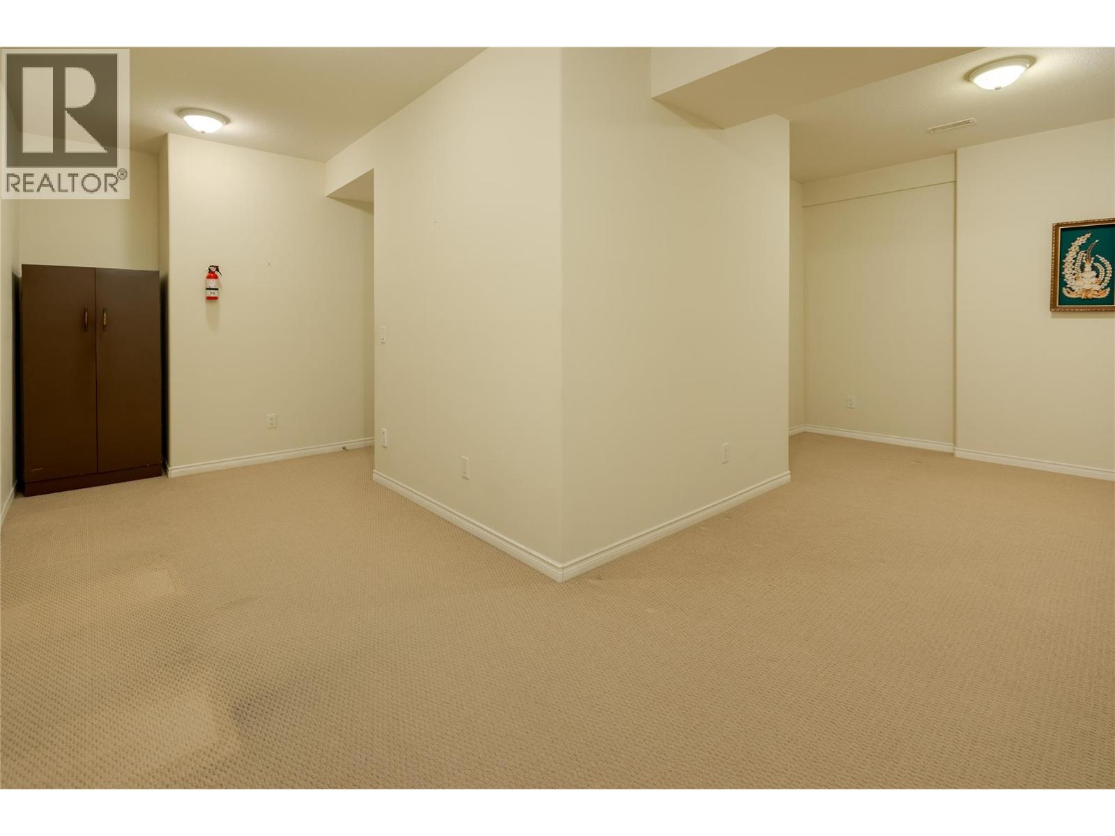 377 MCCARREN Avenue - 27