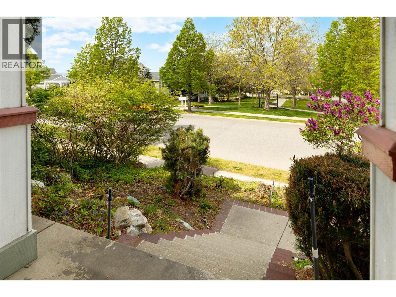 377 MCCARREN Avenue - 31