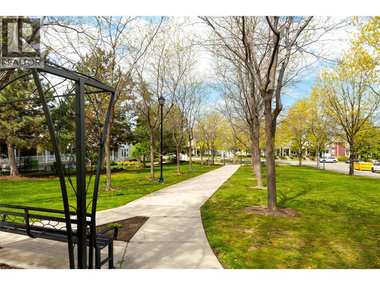 377 MCCARREN Avenue - 35