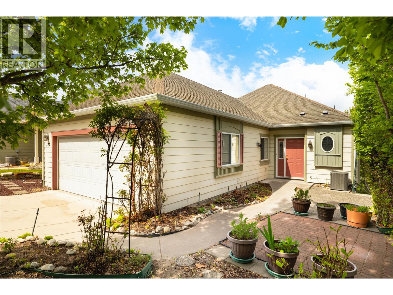 377 MCCARREN Avenue - 37