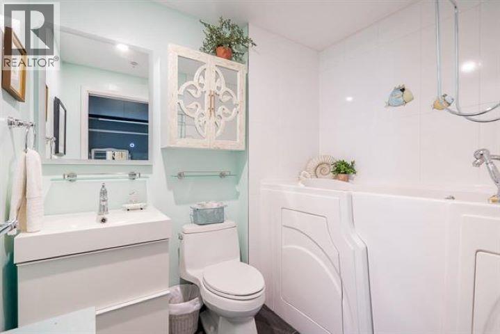 #306-1120 TSATSU SHORES Drive, Delta