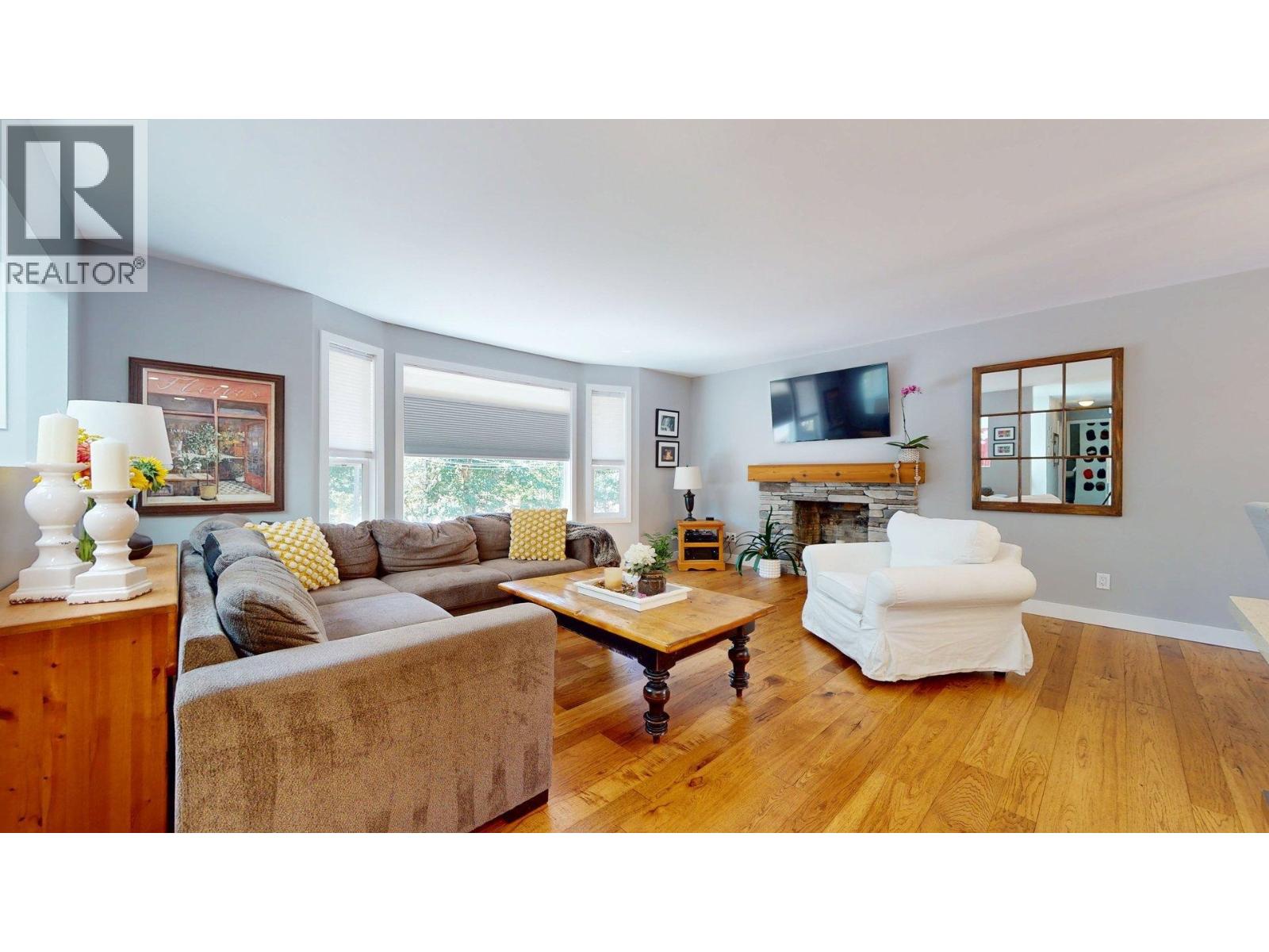 5 Bed, 3 Bath House for Sale in Squamish – 38549 WESTWAY AVENUE, Squamish - Image 9