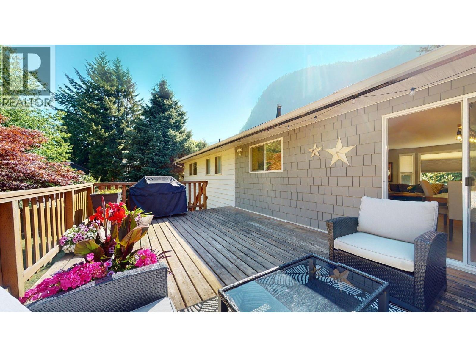 5 Bed, 3 Bath House for Sale in Squamish – 38549 WESTWAY AVENUE, Squamish - Image 26