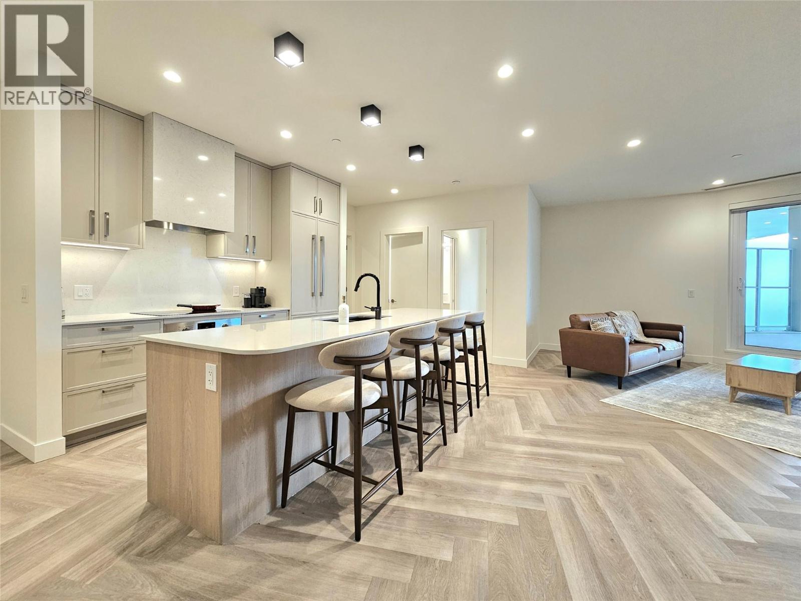 3340 Lakeshore Drive Unit# 514, Kelowna