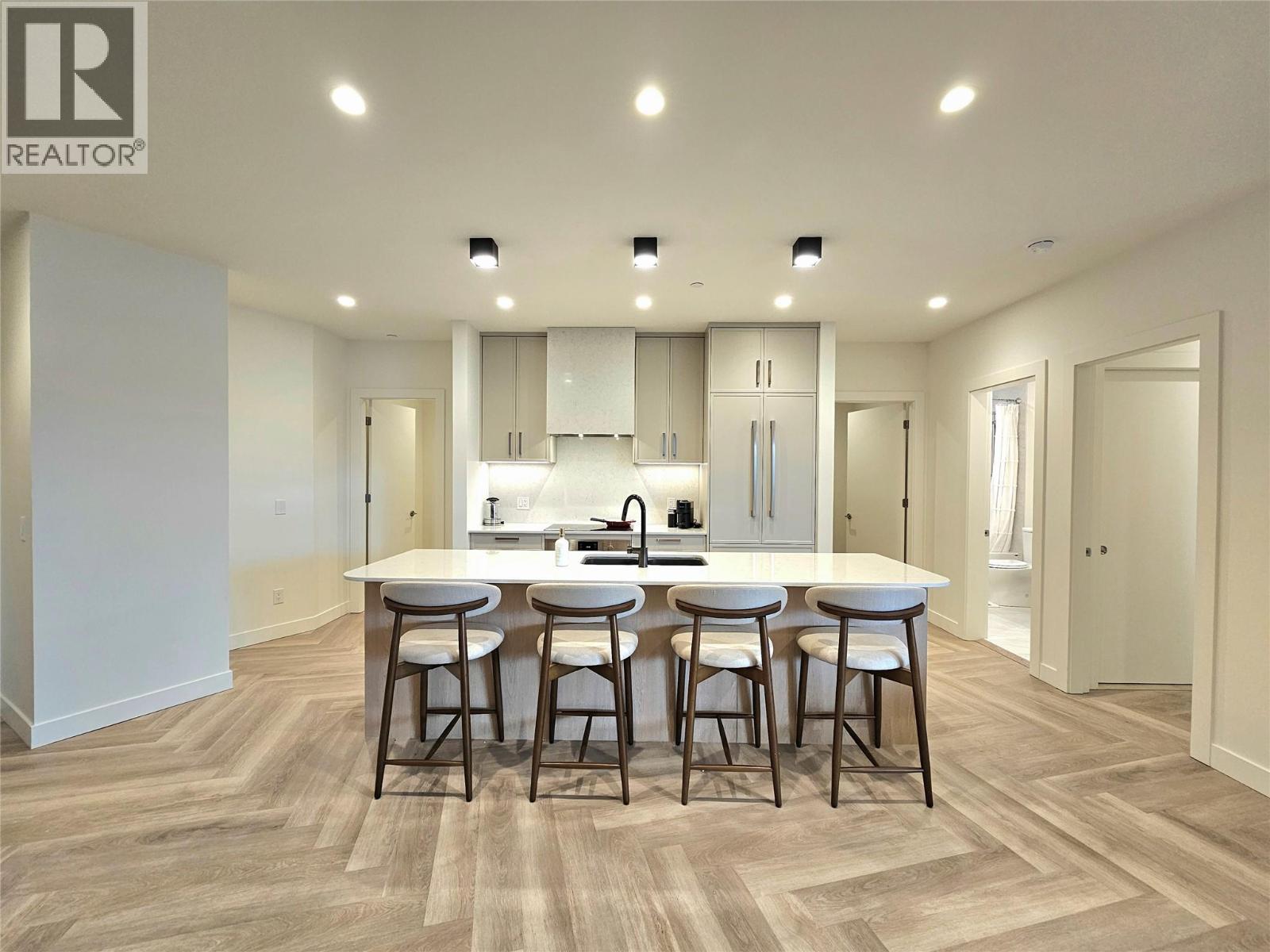 3340 Lakeshore Drive Unit# 514, Kelowna