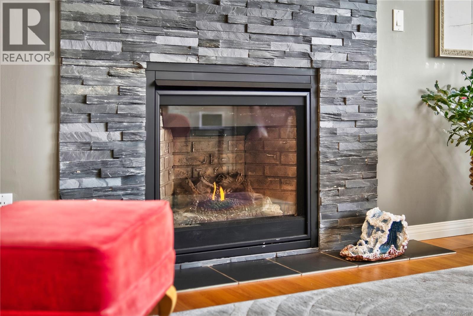 6379 Groveland Dr - 18