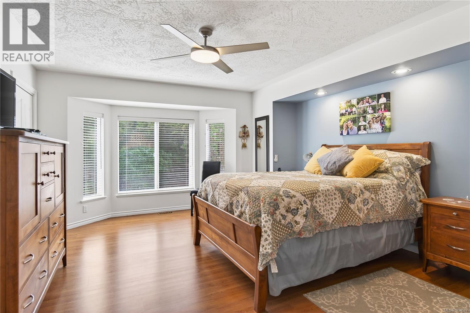 6379 Groveland Dr - 61