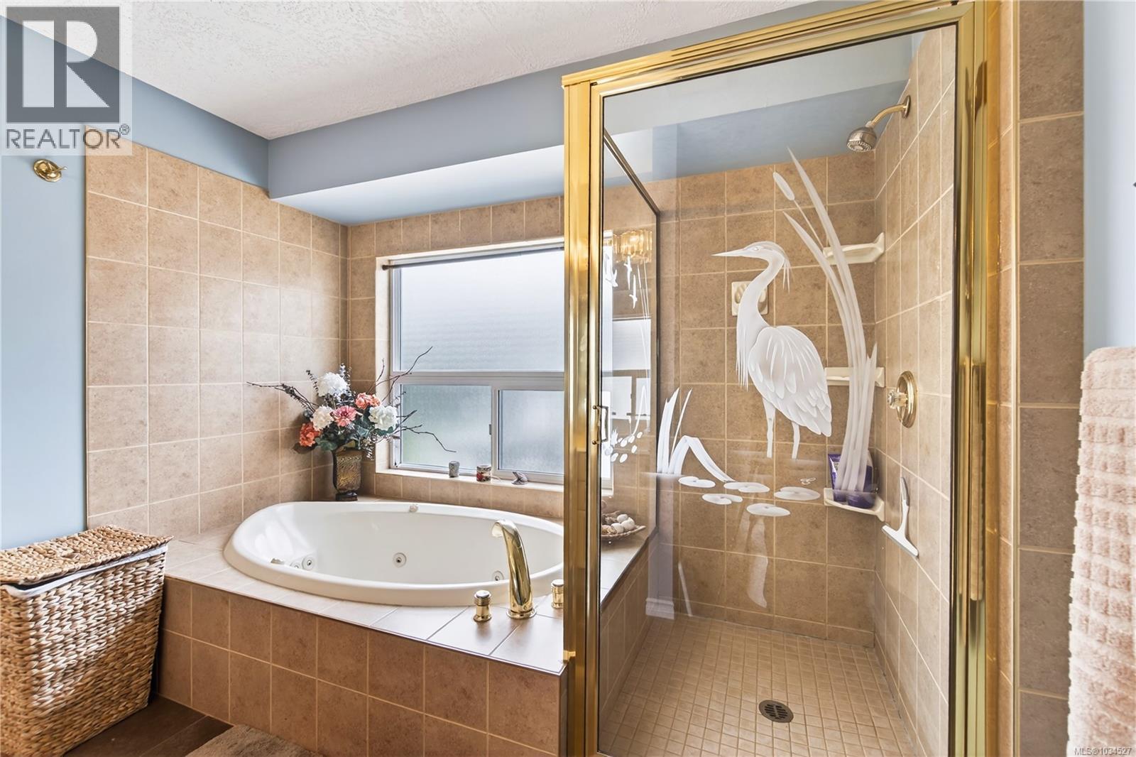 6379 Groveland Dr - 68